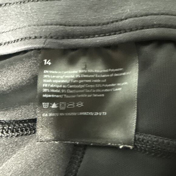 Lululemon Women Pants 14 Black Softstreme High Rise Cropped Logo 23" Inseam - Picture 5 of 5